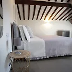 New Moon Rooms